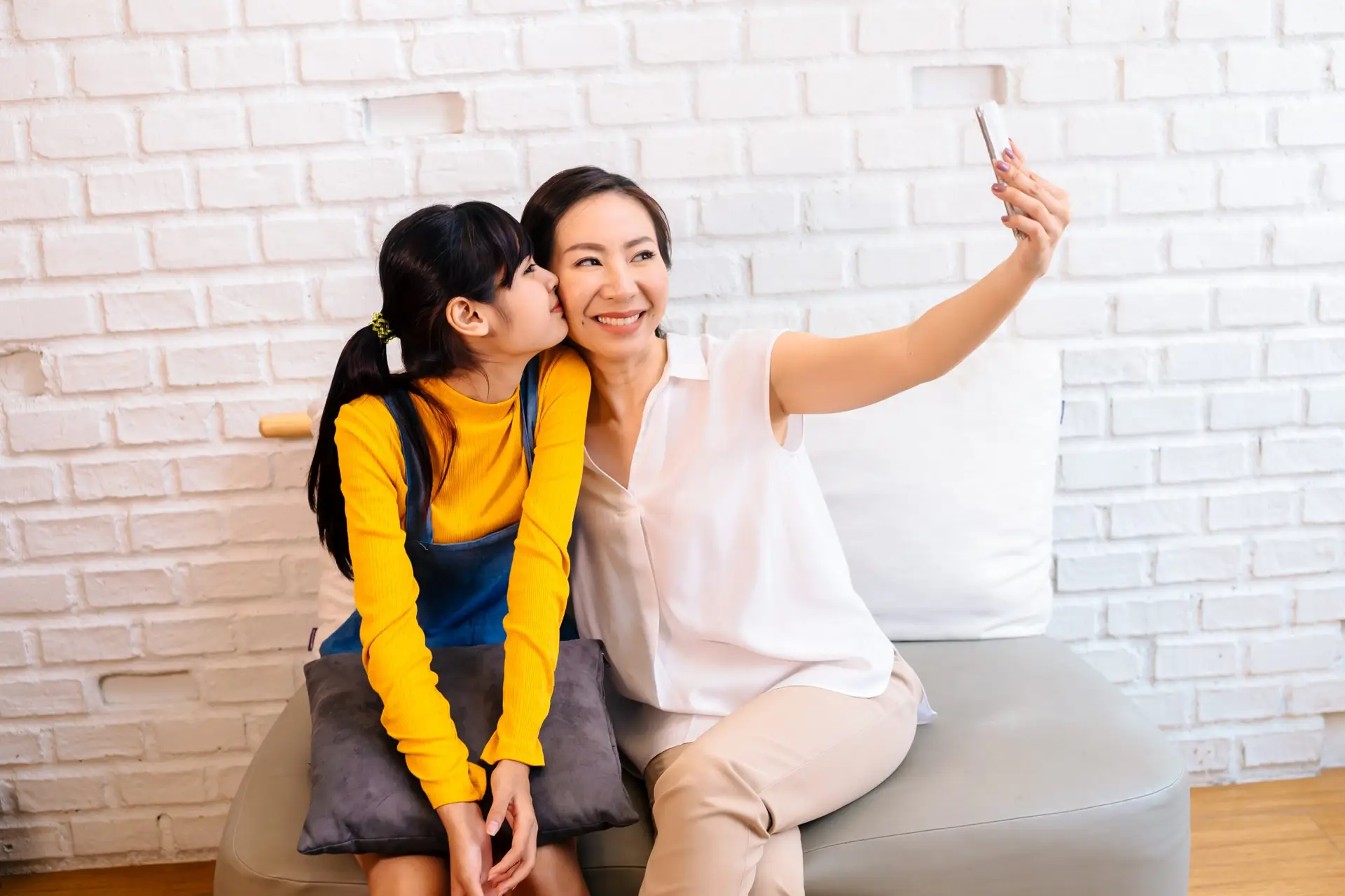 Parents and Social Media: How Online Communities Help
