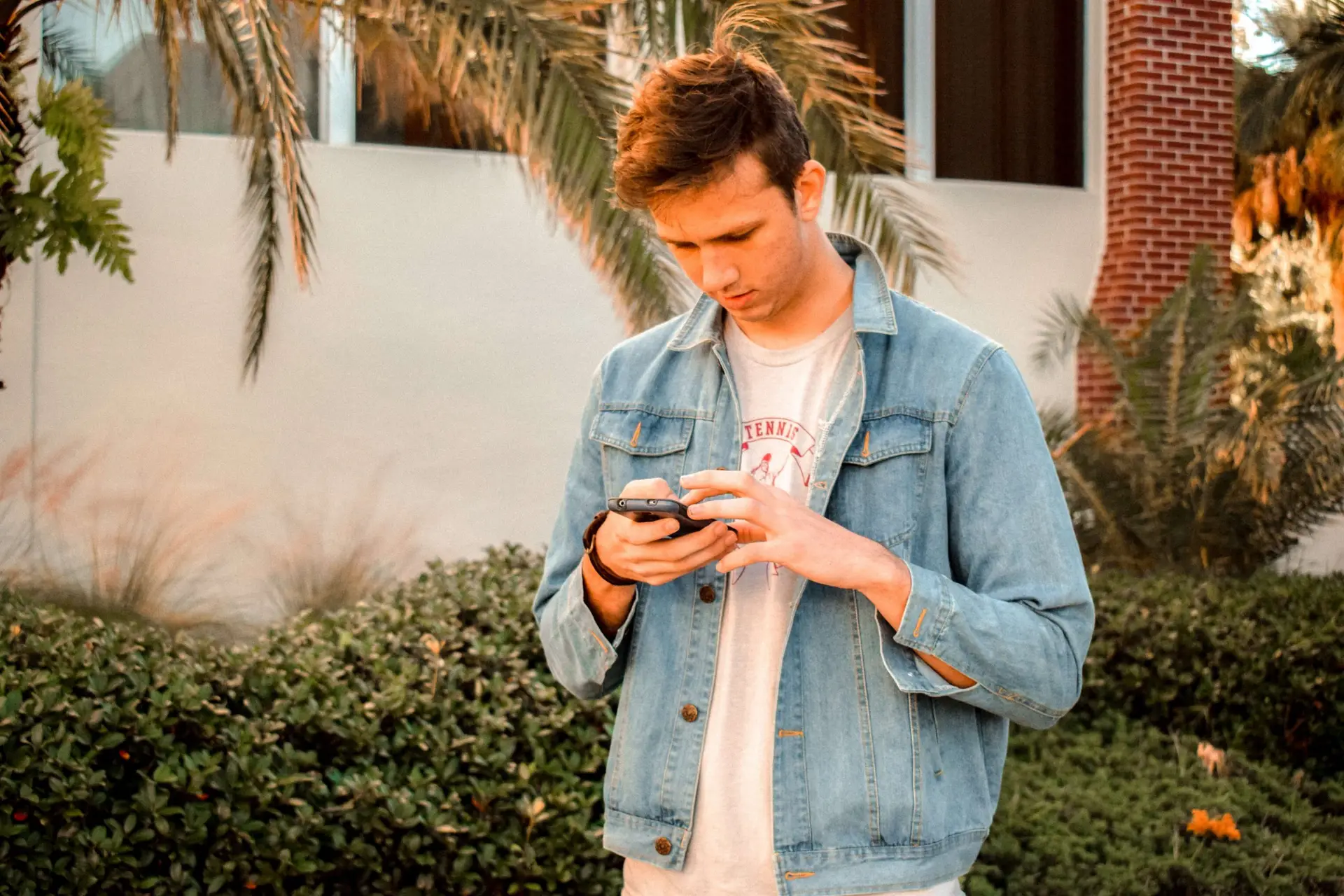 Setting Healthy Boundaries: Balancing the Average Screen Time for Teens